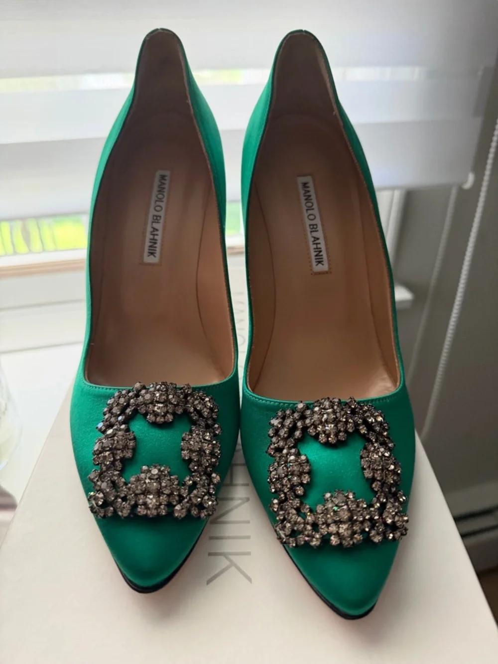 Manolo Blahnik Emerald Green Satin Hangisi Crystal Buckle Pumps - Picture 4 of 10